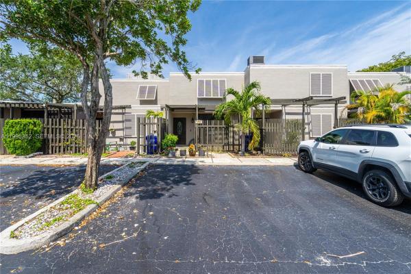 Villas Lakes, 1424 NW 113th Way, Pembroke Pines, Florida 33026, image 1