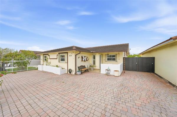 1271 SW 138th Ct, Unincorporated Dade County, Florida 33184, image 2