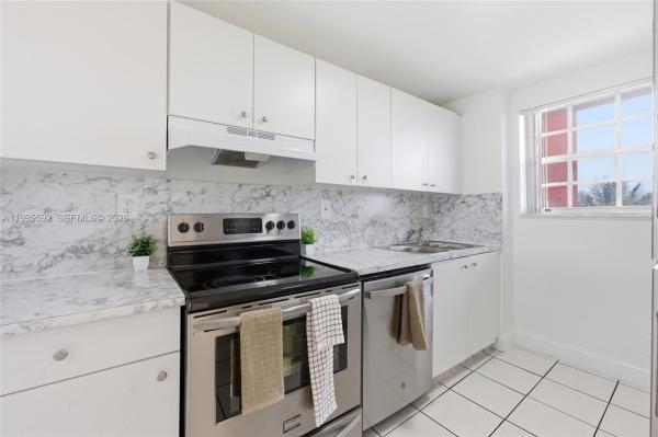 Petite, 2520 N Andrews Ave #401, Wilton Manors, Florida 33311, image 2