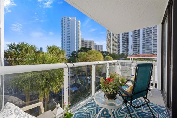 Waterview 2, 20515 E Country Club Dr #348, Aventura, Florida 33180, image 2