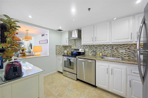 Waterview 2, 20515 E Country Club Dr #348, Aventura, Florida 33180, image 3
