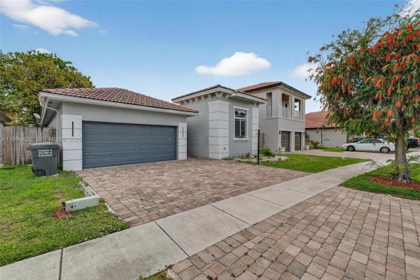 Cristys Homestead, 1281 NE 41st Pl, Homestead, Florida 33033, image 3