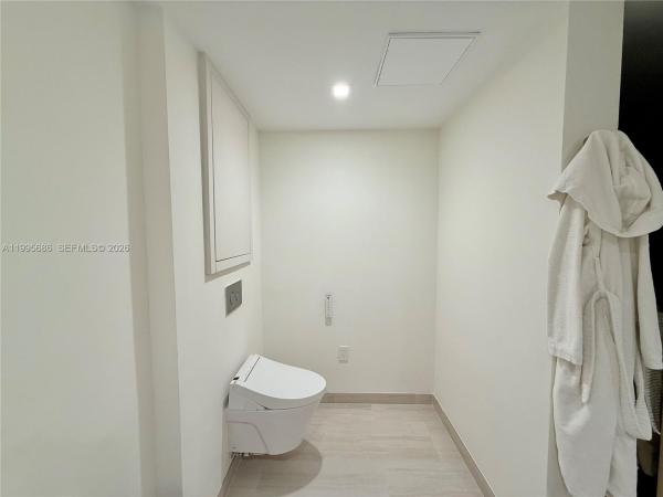 Icon Brickell Tower 2, 495 Brickell Ave #5106, Miami, Florida 33131, image 1