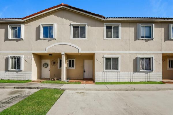 Weitzer Serena Lakes Townhomes, 13921 SW 173rd Ter, Richmond West, Florida 33177, image 1