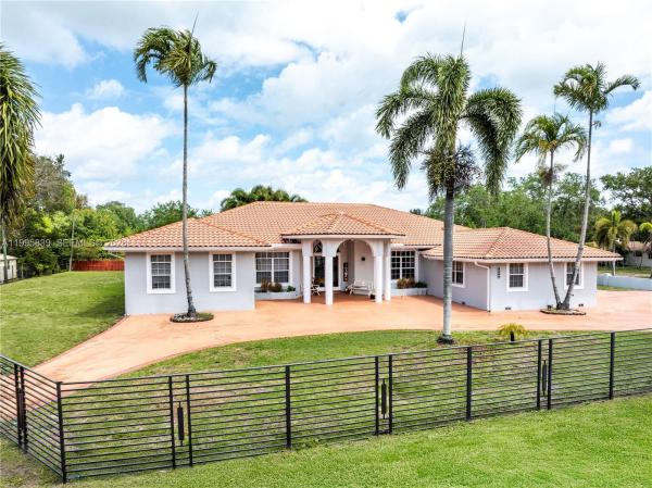5303 SW 111th Ter, Davie, Florida 33328, image 2