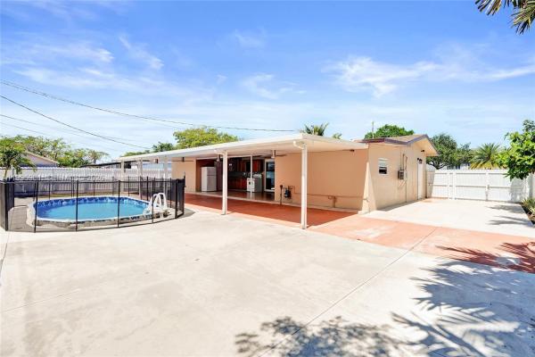 Pine Tree Manor, 19411 Gulfstream Rd, Cutler Bay, Florida 33157, image 3