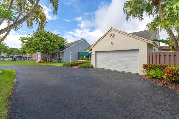 11018 SW 147th Pl, Unincorporated Dade County, Florida 33196, image 3