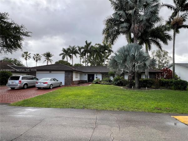 Country Club Of Miami Estates, 19265 E Saint Andrews Dr, Hialeah, Florida 33015, image 1