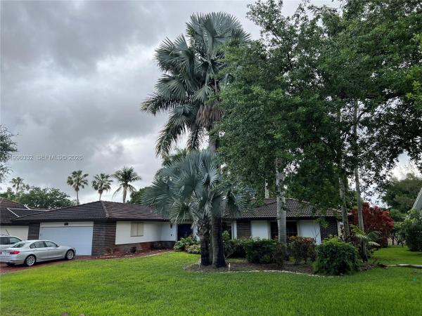 Country Club Of Miami Estates, 19265 E Saint Andrews Dr, Hialeah, Florida 33015, image 2