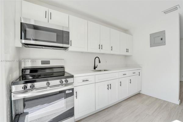 South Middle River, 1608 NW 7th Ave, Fort Lauderdale, Florida 33311, image 1