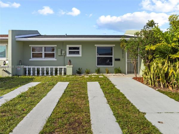 10017 SW 23rd Ter, Unincorporated Dade County, Florida 33165, image 1