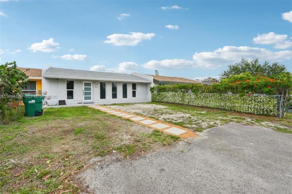 Leslie Estates, 2951 NW 195th St, Miami Gardens, Florida 33056, image 2