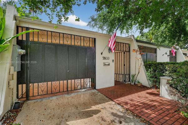 7833 SW 102nd Pl, Unincorporated Dade County, Florida 33173, image 1