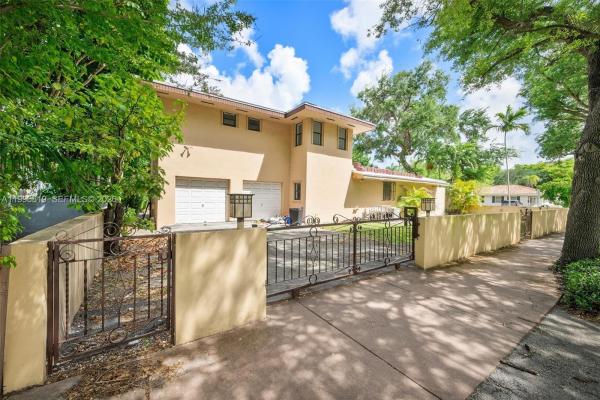 Coral Gables Country Club, 1545 Cantoria Ave, Coral Gables, Florida 33146, image 2