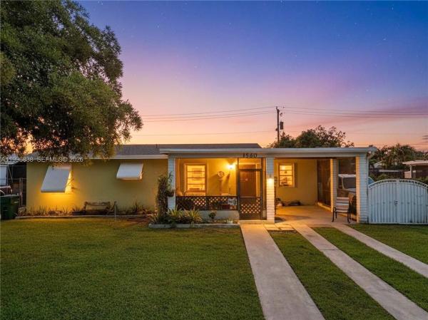 Sky Vista, 1560 NE 12th St, Homestead, Florida 33033, image 1