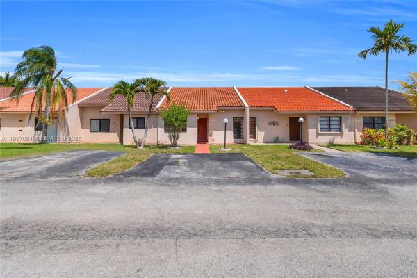 6323 SW 147th Place Cir, Unincorporated Dade County, Florida 33193, image 1