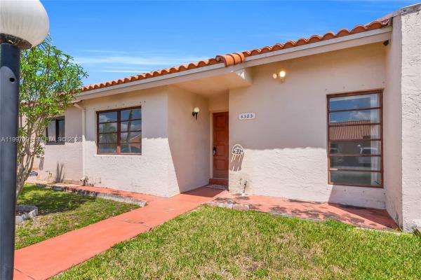 6323 SW 147th Place Cir, Unincorporated Dade County, Florida 33193, image 3