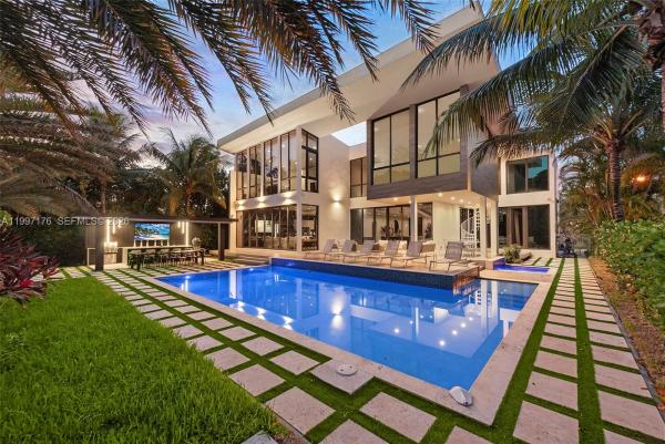 Golden Isles Estates, 521 Holiday Dr, Hallandale Beach, Florida 33009, image 1