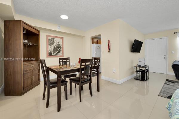 Carlyle Plaza, 7620 Carlyle Ave #204, Miami Beach, Florida 33141, image 1
