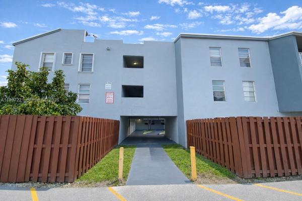 Los Suenos, 1755 W 60th St #D-212, Hialeah, Florida 33012, image 2