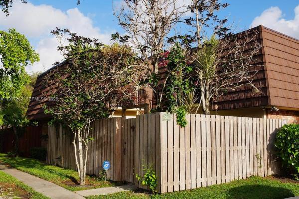 Lago Lucerne, 3943 August Dr, Lake Worth, Florida 33461, image 3