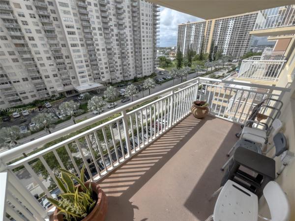 Winston Towers 200, 251 174th St #808, Sunny Isles Beach, Florida 33160, image 2
