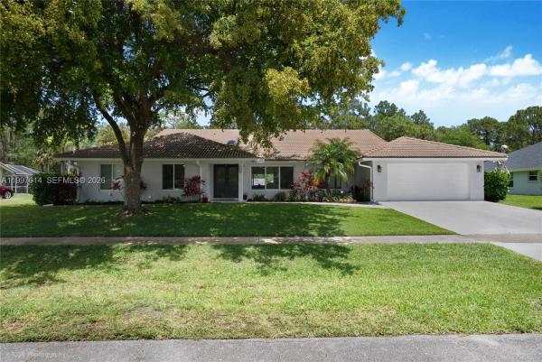 Pinewood Grove Of Wellington, 13433 La Mirada Cir, Wellington, Florida 33414, image 1
