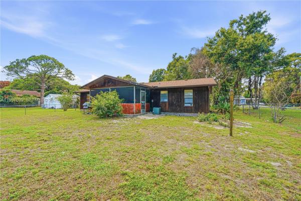 Westwood Manor, 1910 S 34th St, Fort Pierce, Florida 34947, image 2