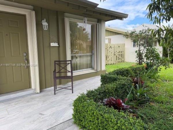 Devon Aire Villas, 11906 SW 110th Street Cir E, The Crossings, Florida 33186, image 3