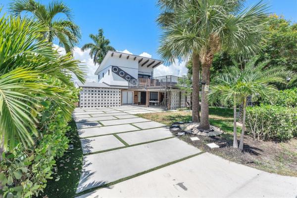 Coral Woods, 3375 NE 20th Ave, Oakland Park, Florida 33306, image 1