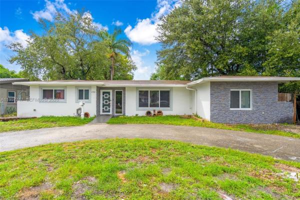 Highland Manor, 17930 NE 6th Ave, North Miami Beach, Florida 33162, image 1