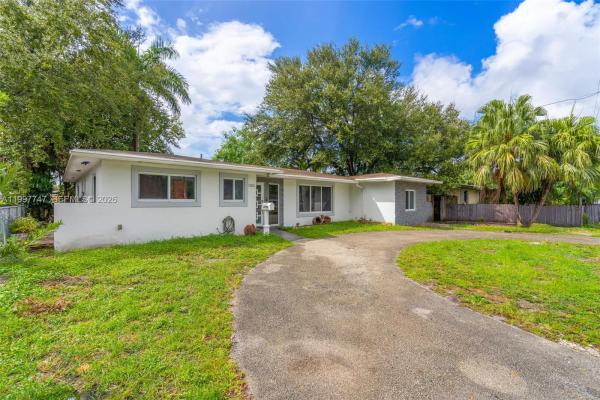 Highland Manor, 17930 NE 6th Ave, North Miami Beach, Florida 33162, image 2