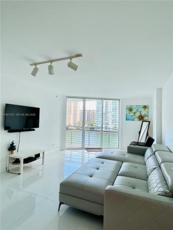 One Miami West, 325 S Biscayne Blvd #717, Miami, Florida 33131, image 1