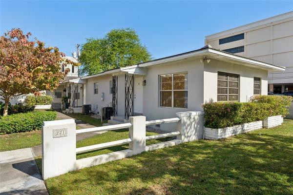 Douglas, 221 Antiquera Ave #8, Coral Gables, Florida 33134, image 2