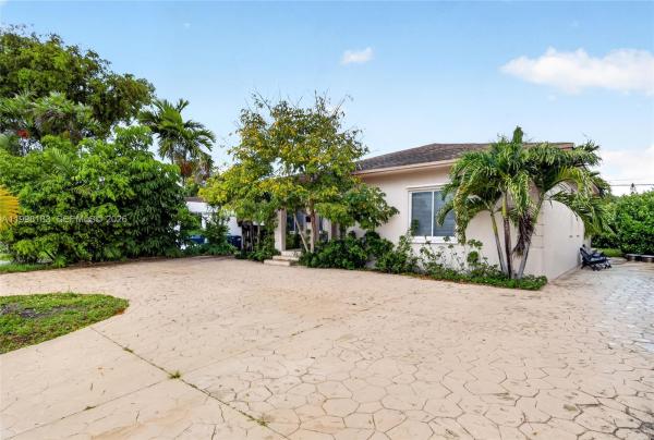 6881 SW 27th St, Unincorporated Dade County, Florida 33155, image 2