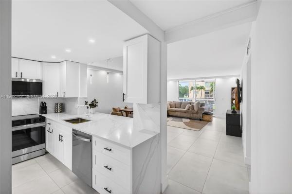 Meadowbrook Towers, 420 NE 12th Ave #202, Hallandale Beach, Florida 33009, image 1