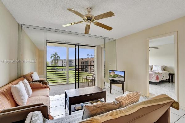 Sunrise Lakes 4, 10100 NW 30th Ct #310, Sunrise, Florida 33322, image 2