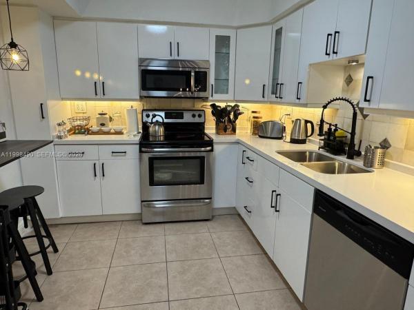 Mystic Pointe Tower 300, 3600 Mystic Pointe Dr #910, Aventura, Florida 33180, image 1