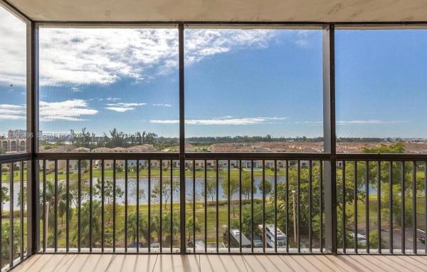 900 NE 195th St #610, Unincorporated Dade County, Florida 33179, image 1