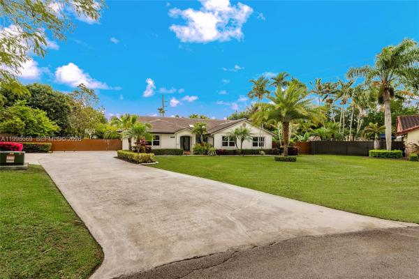 15139 SW 153rd Ct, Unincorporated Dade County, Florida 33196, image 2