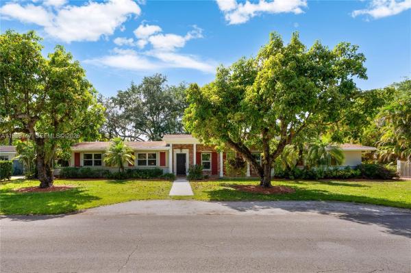 Patricia Manor, 9830 SW 69th Ave, Pinecrest, Florida 33156, image 3