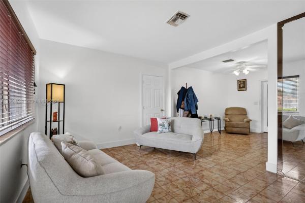 Industrial Center, 733 W 33rd St, Hialeah, Florida 33012, image 2