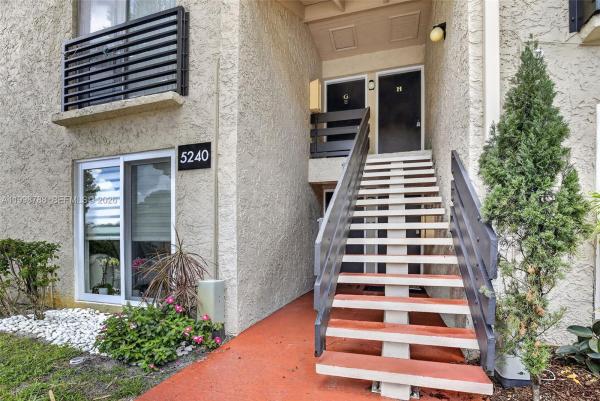 Embarcadero, 5240 NE 6th Ave #H26, Oakland Park, Florida 33334, image 1