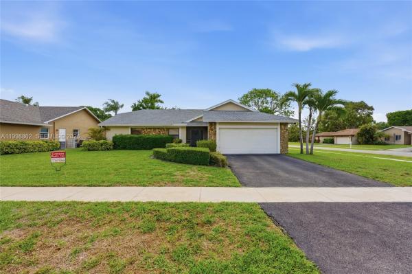 Indian Head At Loggers Run, 20823 Sugarloaf Ln, Boca Raton, Florida 33428, image 1
