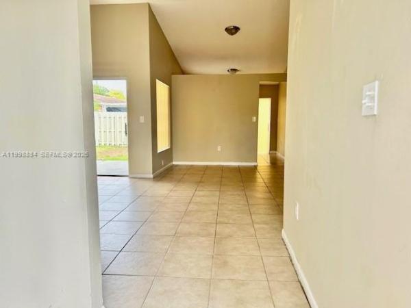 Country Lake Sorbet, 19922 NW 67th Pl, Hialeah, Florida 33015, image 3