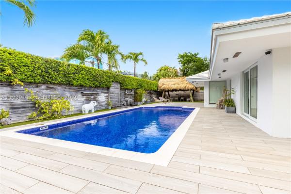 Tropical Isle Homes, 524 Warren Ln, Key Biscayne, Florida 33149, image 2