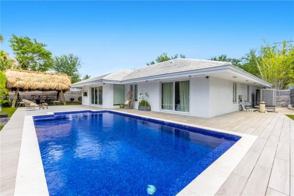 Tropical Isle Homes, 524 Warren Ln, Key Biscayne, Florida 33149, image 1