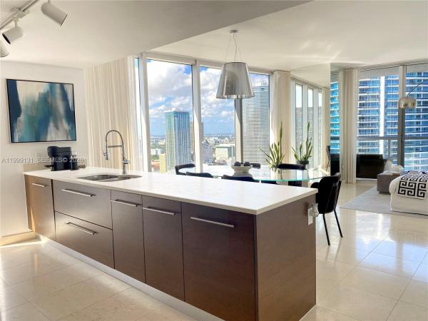 Icon Brickell Tower 1, 475 Brickell Ave #3915, Miami, Florida 33131, image 1