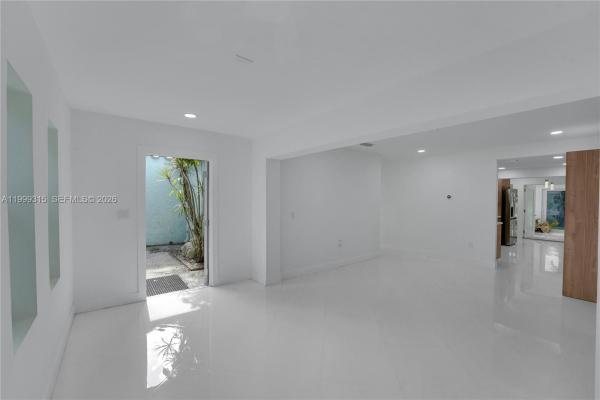 Vinik, Fort Lauderdale, Florida 33315, image 2