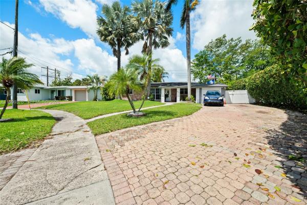 Lauderdale Golf Estates, 911 SW 51st Ave, Plantation, Florida 33317, image 2